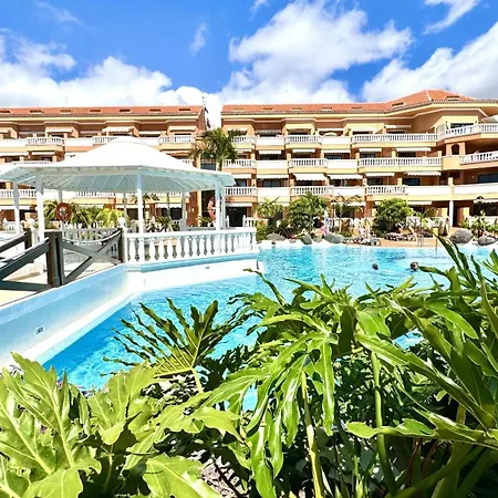 Royal Garden Sea Views By Deihu Experiences Lägenhet